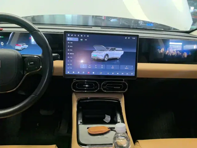 Leapmotor C11 — Фото автомобиля 12