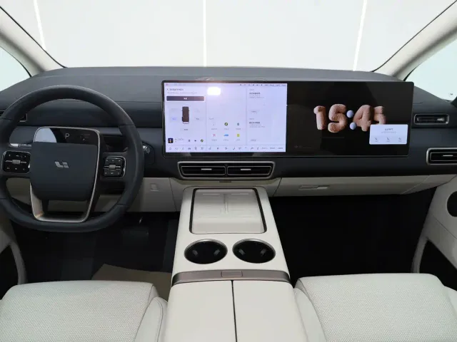 Li Auto Li Auto MEGA 2025 Model Home Family Special Edition — Фото автомобиля 15
