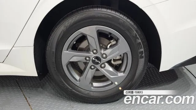 Kia K5 Новый K5 3 поколение 2.0 LPi(Для проката) — Фото автомобиля 21