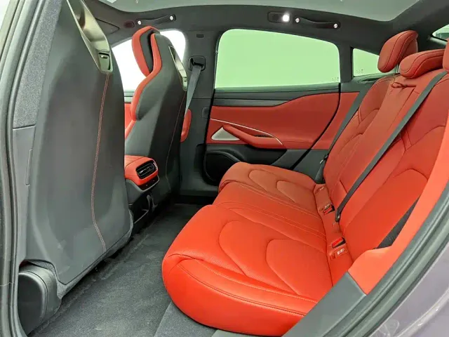 Xiaomi SU7 — Фото автомобиля 18