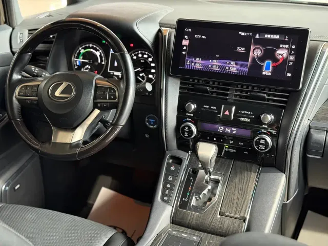 Lexus LM — Фото автомобиля 16