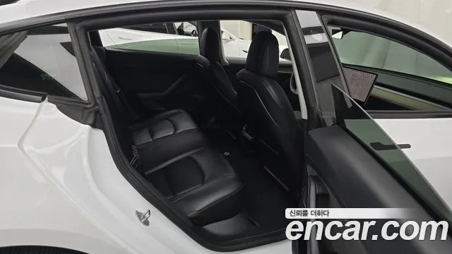 Tesla Model 3 — Фото автомобиля 17