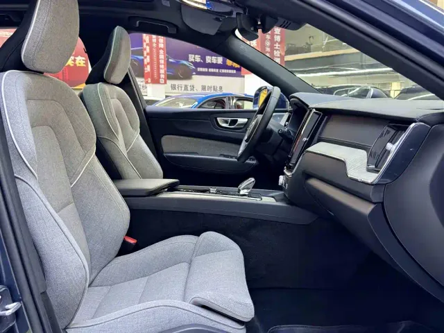 Volvo XC60 — Фото автомобиля 5