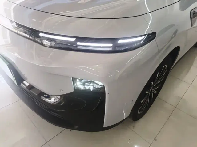 Leapmotor B10 — Фото автомобиля 23