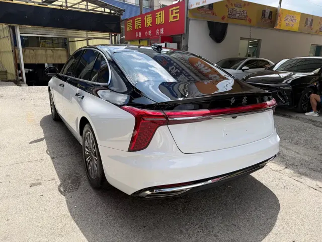Hongqi H5 — Фото автомобиля 9