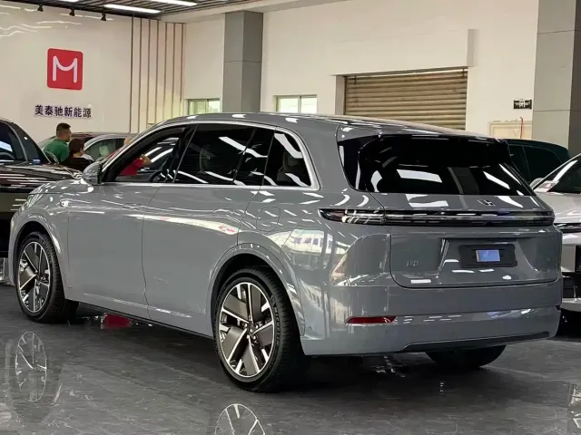 Li Auto L7 — Фото автомобиля 13