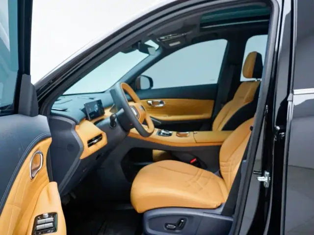 Geely Galaxy Starship 7 EM-i — Фото автомобиля 4