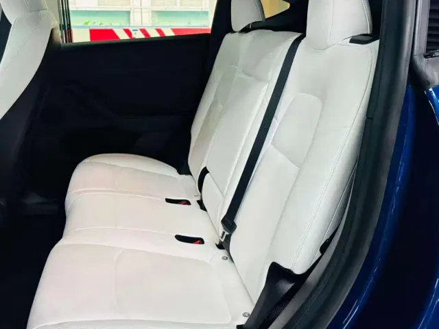 Tesla Model Y — Фото автомобиля 8