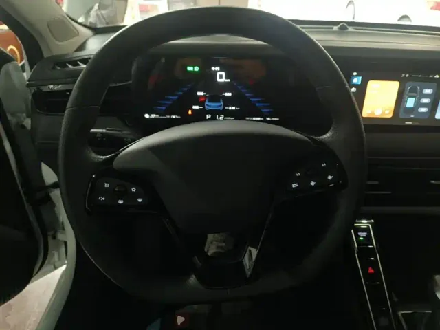 Roewe i5 — Фото автомобиля 10