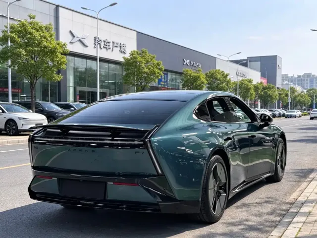 Xpeng P7 — Фото автомобиля 9