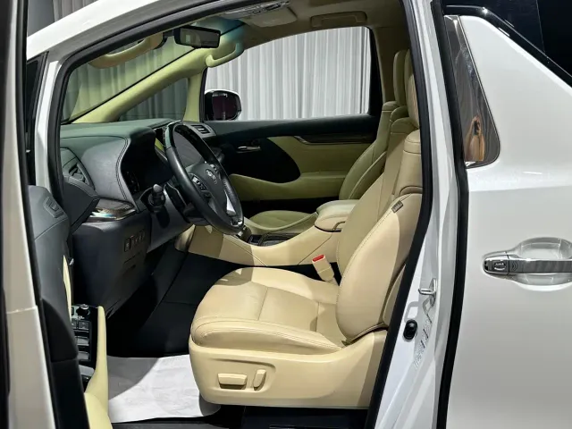 Toyota Alphard — Фото автомобиля 15