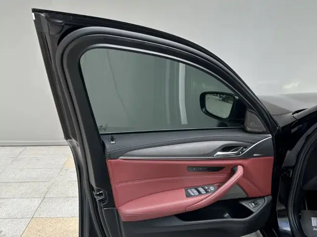 BMW 5 Series — Фото автомобиля 12
