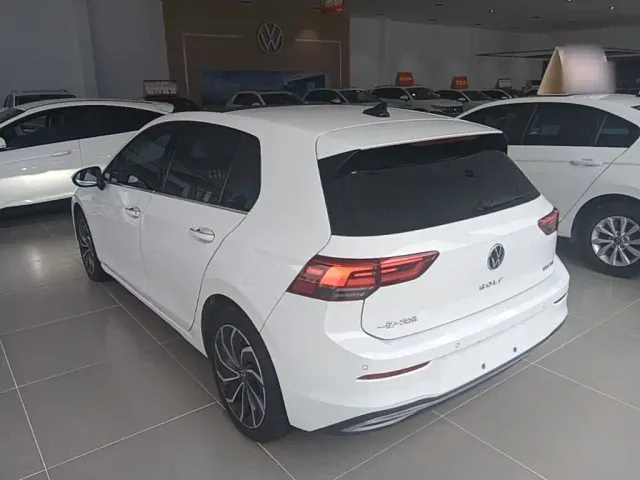 Volkswagen Golf — Фото автомобиля 4