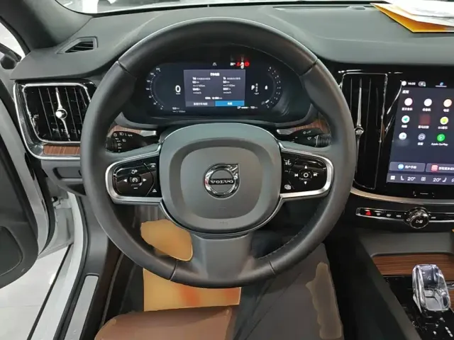 Volvo S60 — Фото автомобиля 10