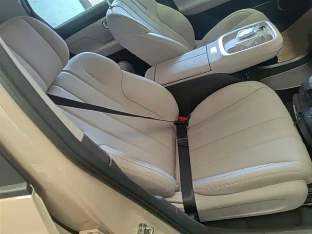 GAC Aion UT — Фото автомобиля 24