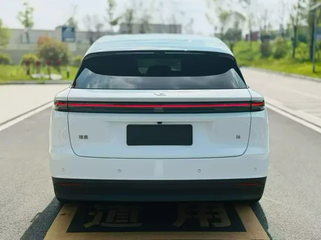 Li Auto i6 — Фото автомобиля 8