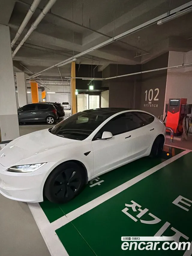 Tesla Model 3 — Фото автомобиля 6