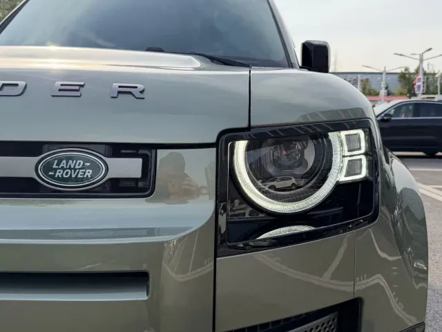 Land Rover Defender — Фото автомобиля 8