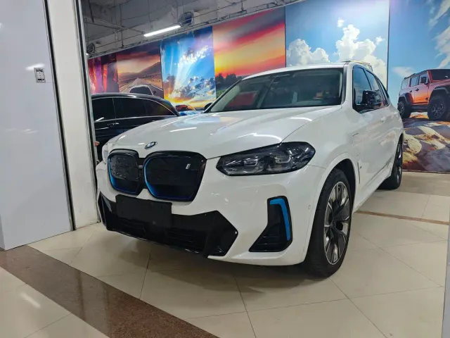 Фотография автомобиля — BMW iX3