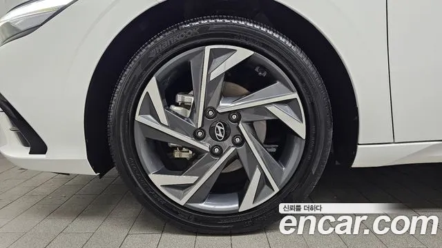 Hyundai Avante CN7 — Фото автомобиля 5