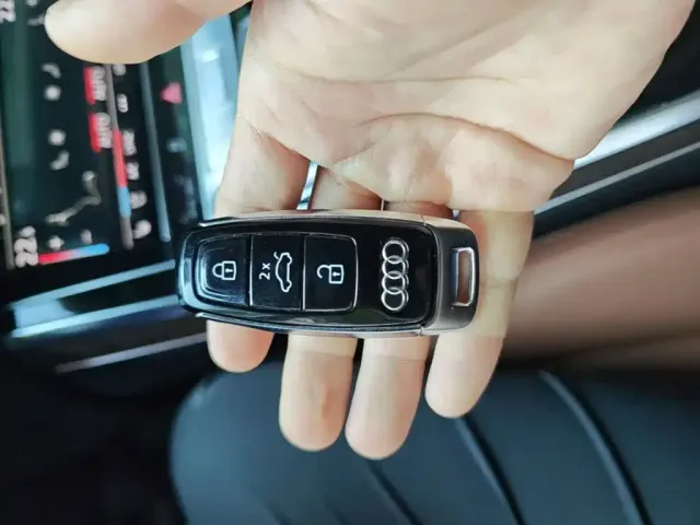 Audi Audi Q7 2023 55 TFSI quattro S line Sport — Фото автомобиля 10