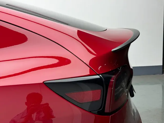 Tesla Model Y — Фото автомобиля 9