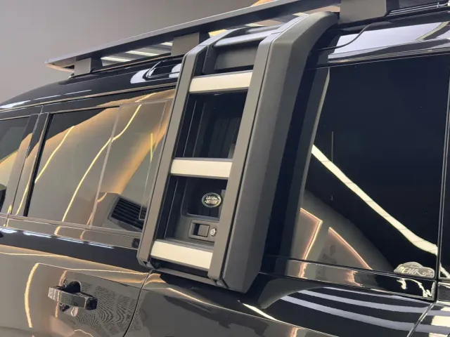 Land Rover Defender — Фото автомобиля 13