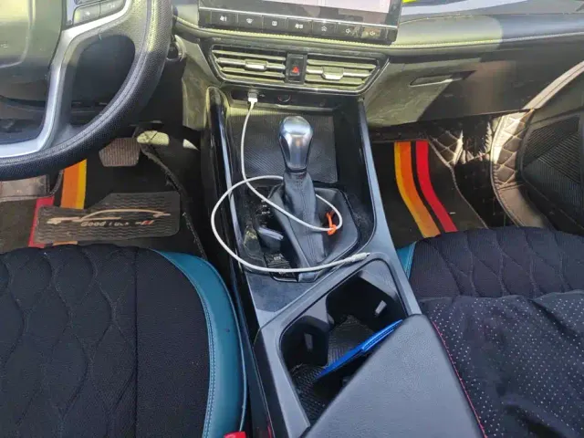 Roewe i5 — Фото автомобиля 16