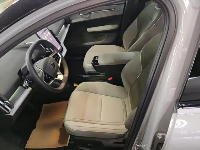 Volvo EX30 — Фото автомобиля 14