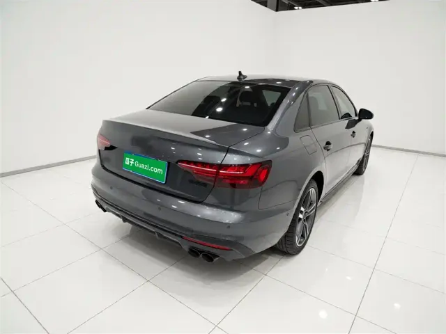 Audi A4L — Фото автомобиля 6
