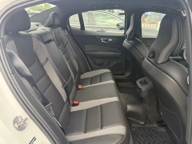 Volvo S60 — Фото автомобиля 16