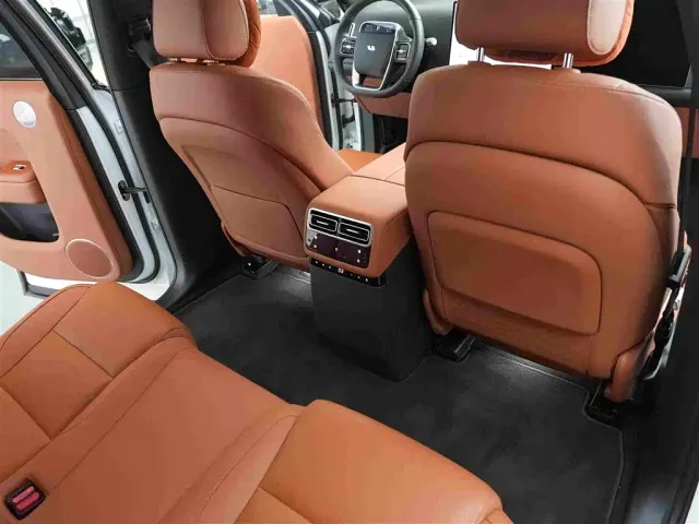 Li Auto L7 — Фото автомобиля 11