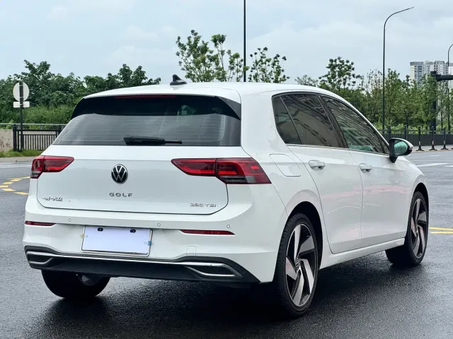 Volkswagen Golf — Фото автомобиля 11