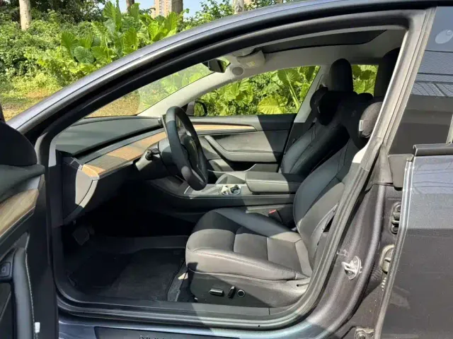 Tesla Model 3 — Фото автомобиля 14