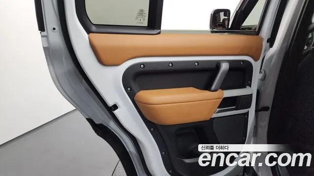 Land Rover Defender Defender (L663) 110 P300 X-Dynamic SE — Фото автомобиля 20