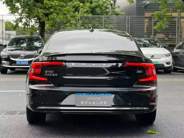 Volvo S90 — Фото автомобиля 11