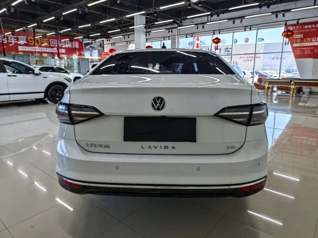 Volkswagen Lavida — Фото автомобиля 4
