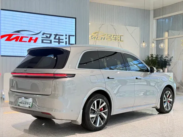 Li Auto L8 — Фото автомобиля 3