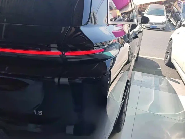 Li Auto L8 — Фото автомобиля 7
