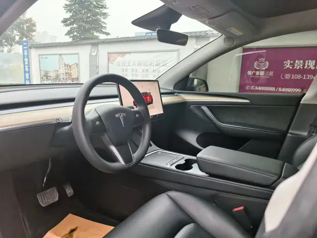 Tesla Model Y — Фото автомобиля 4