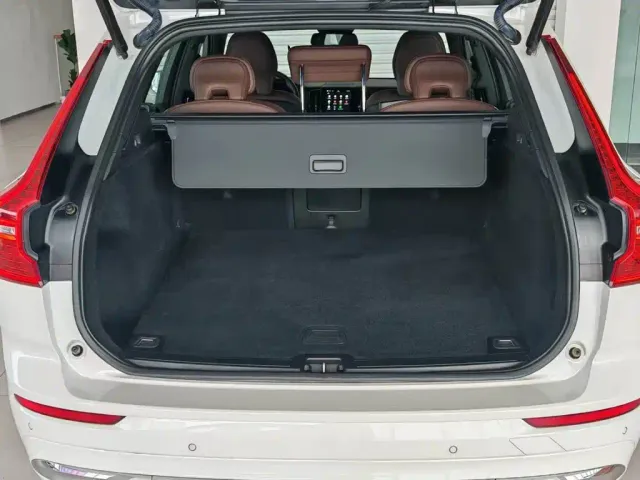 Volvo XC60 — Фото автомобиля 20