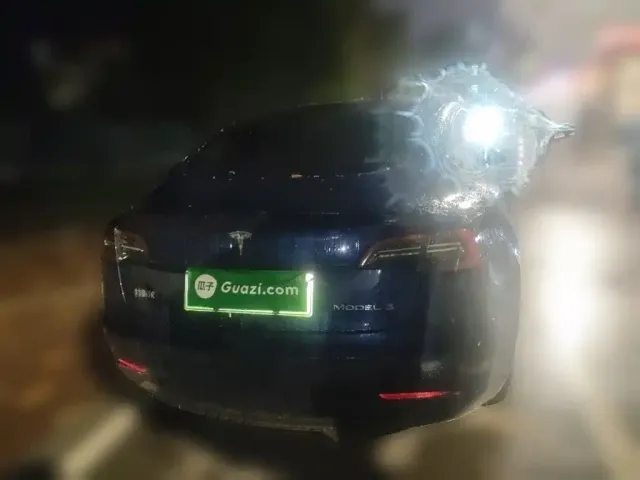 Tesla Model 3 — Фото автомобиля 3