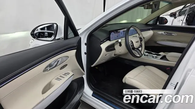 Genesis GV70 — Фото автомобиля 15
