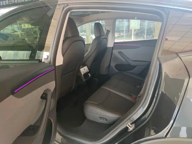 Tesla Model Y — Фото автомобиля 21