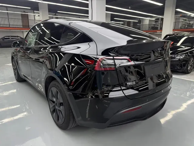 Tesla Model Y — Фото автомобиля 25