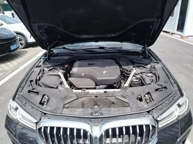 BMW 5 Series — Фото автомобиля 23