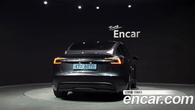 Tesla Model 3 — Фото автомобиля 3