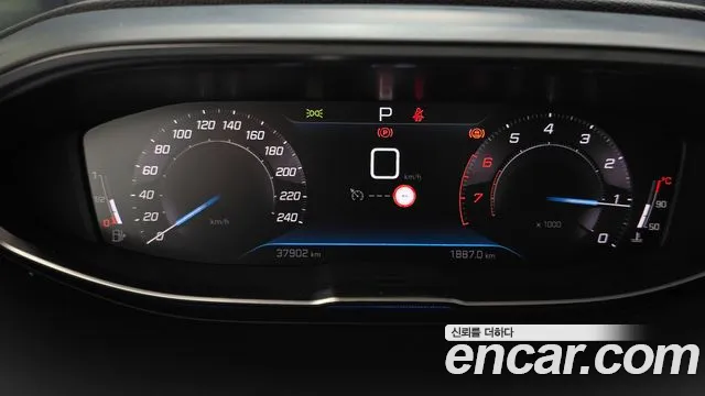 Peugeot 5008 2nd Gen — Фото автомобиля 11