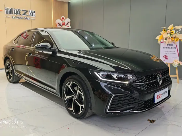 Volkswagen Passat — Фото автомобиля 3