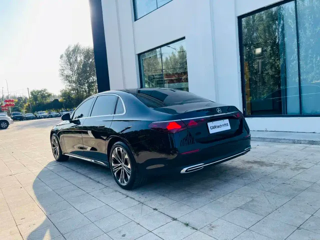 Mercedes-Benz E-Class — Фото автомобиля 4